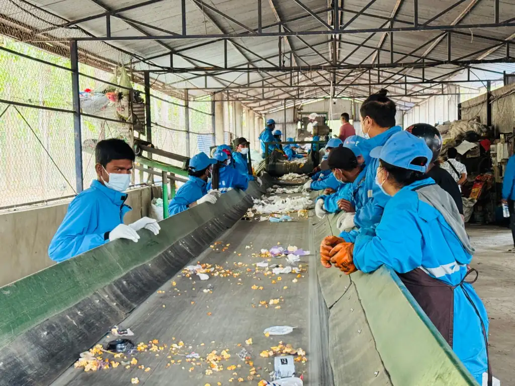 徐州矿棉板与硅钙板在商业空间吊顶中的应用对比分析